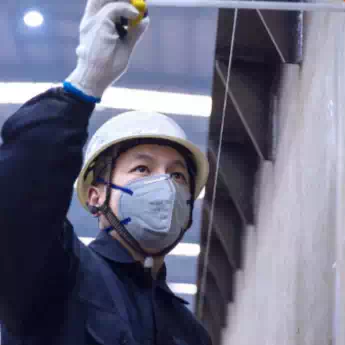 The cutting team processes an average of 10 vehicles per day.