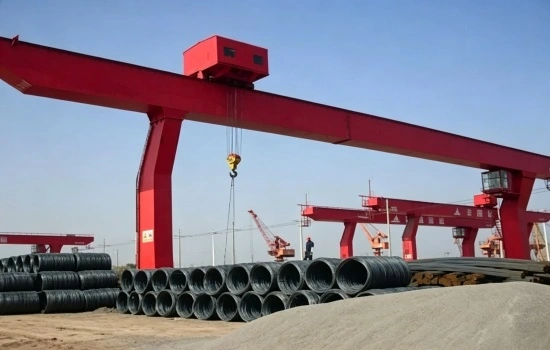 L-shaped gantry crane